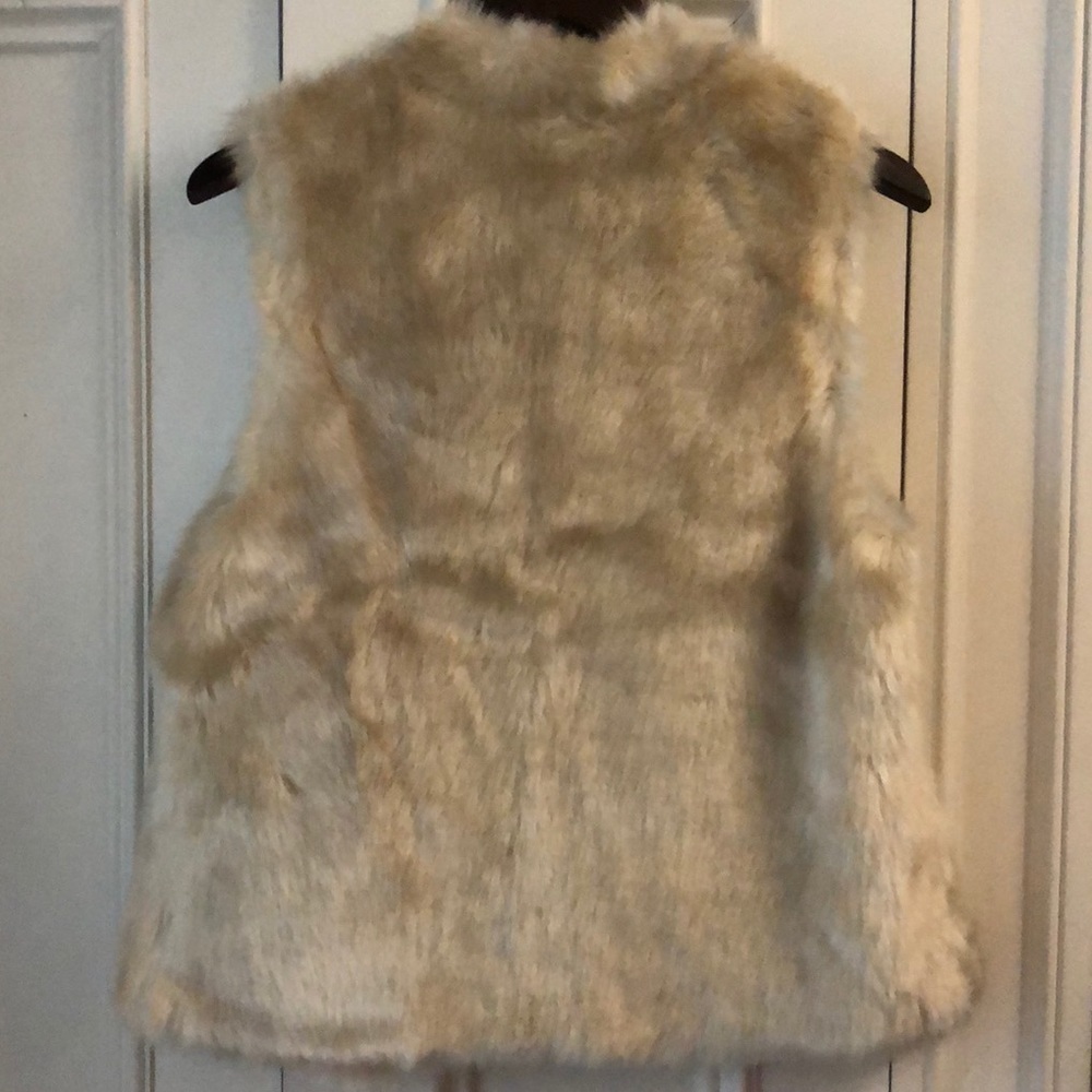 𝅺forever 21 Faux Fur Vest - Picture 5 of 9